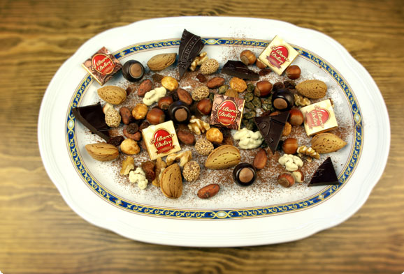 Surtido almendras, avellanas y chocolates. El Barco Delice